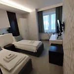 Novopolska - I Restauracja מלון 3*