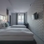 Novopolska - I Restauracja ホテル Kościan