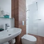 Novopolska - I Restauracja מלון