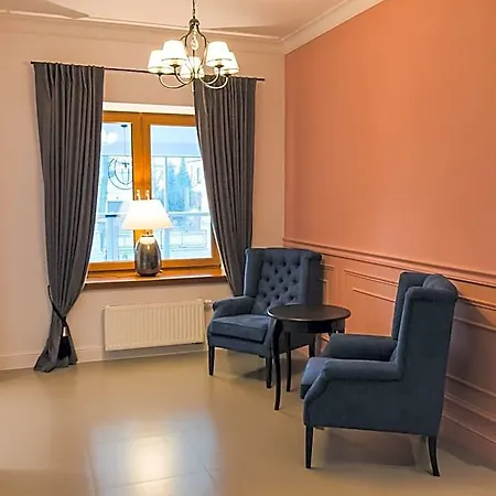 Novopolska - I Restauracja 3*