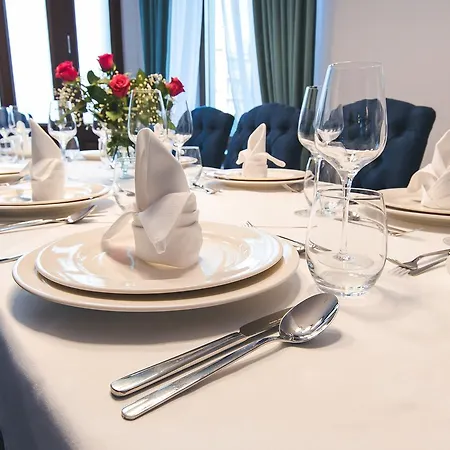 Готель Novopolska - I Restauracja 3*