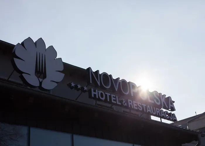 Novopolska - I Restauracja ホテル 3*
